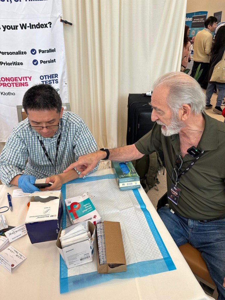 Jinfiniti Precision Medicine Founder Jin-Xiong She (left) administers the NAD test.