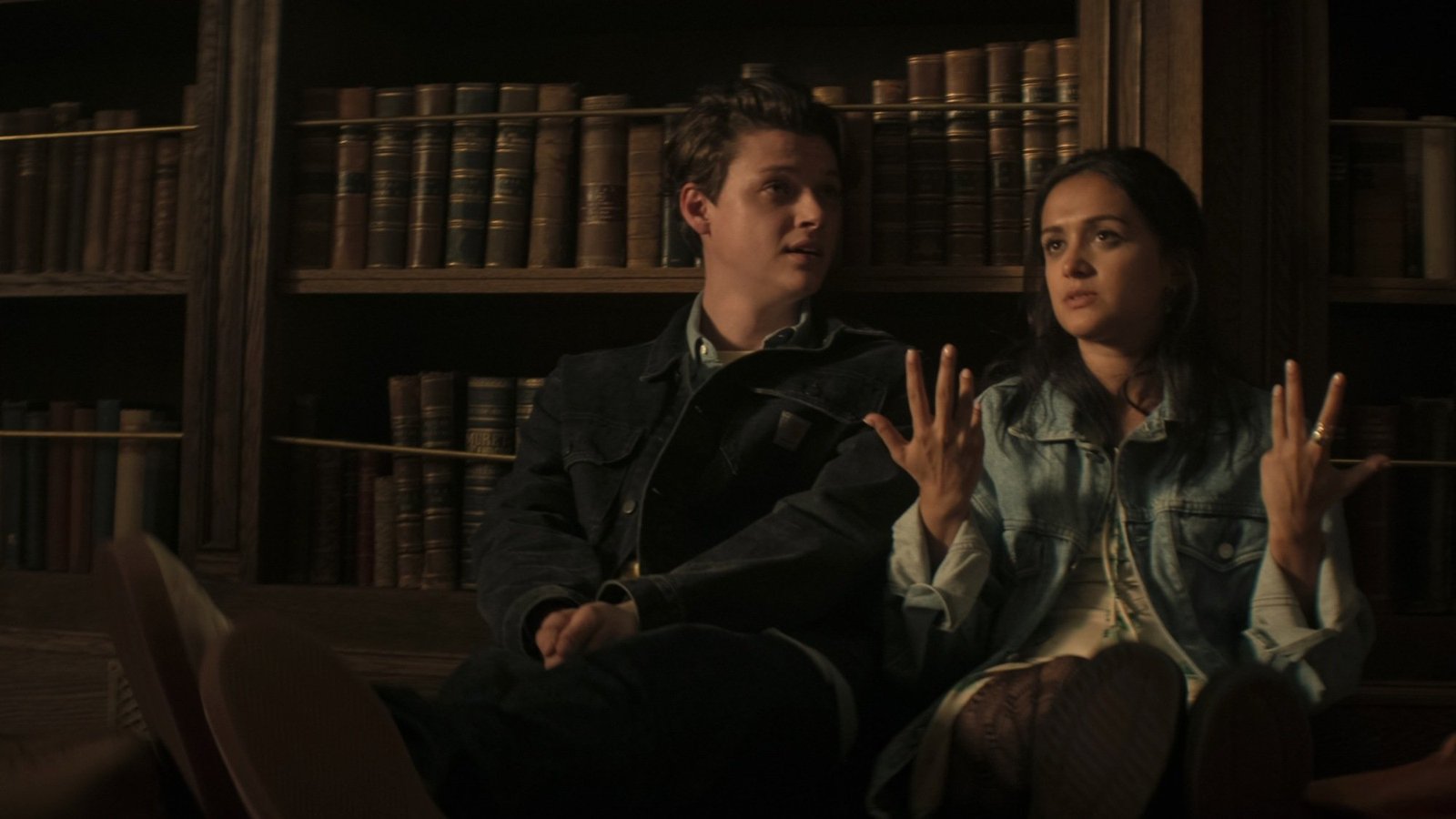 Brad Alexander as Edward and Amy-Leigh Hickman as Nadia Farran in episode 407 of "You."